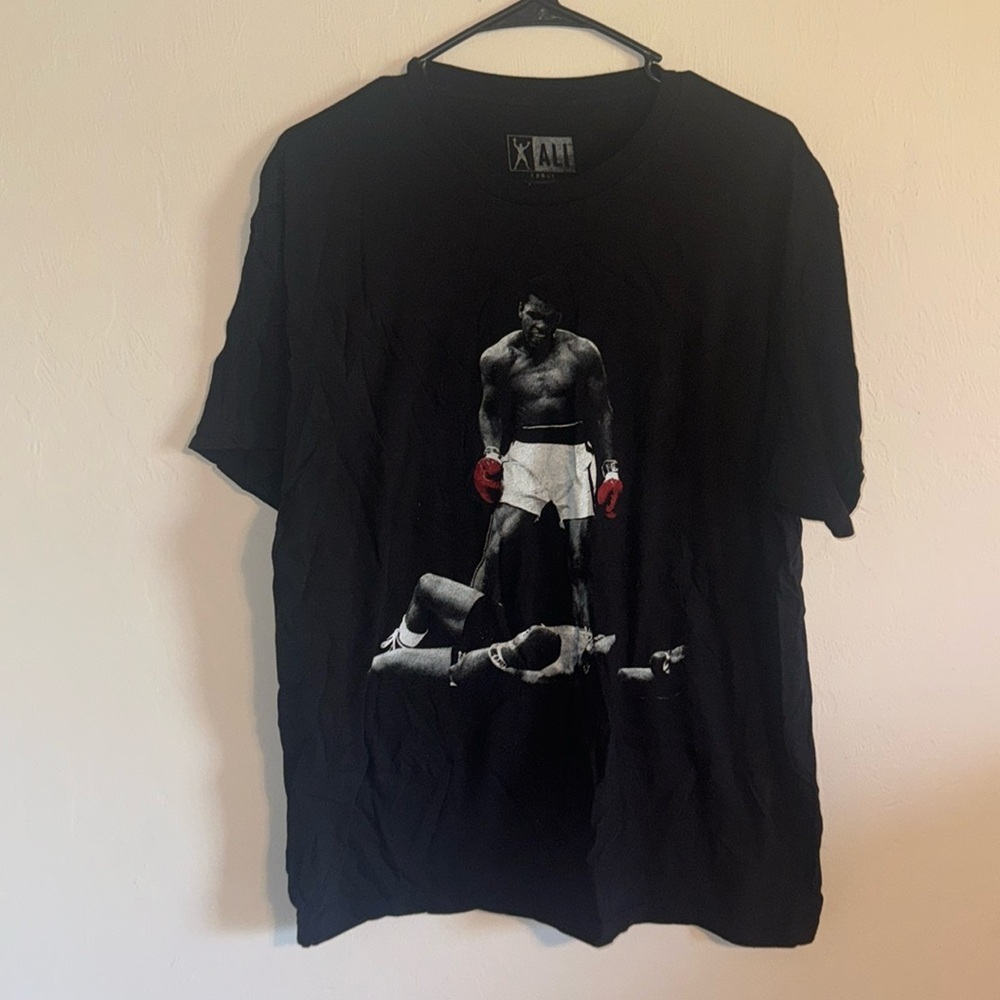 Mohammad Ali Knocked Out graphic black T-shirt size large